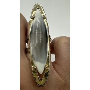 Oval Ring Chunky Costume Jewelry Ring Gold Tone Gray Stone Swirl Size 6.5 Boho